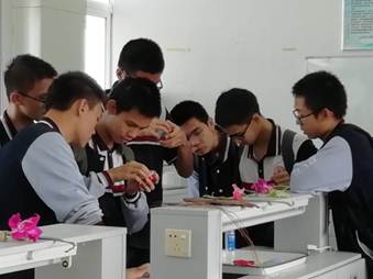 说明: d552e85786f344beec21678ad0974ff